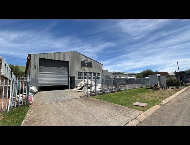 1,000M² WAREHOUSE FOR SALE IN HUGHES
